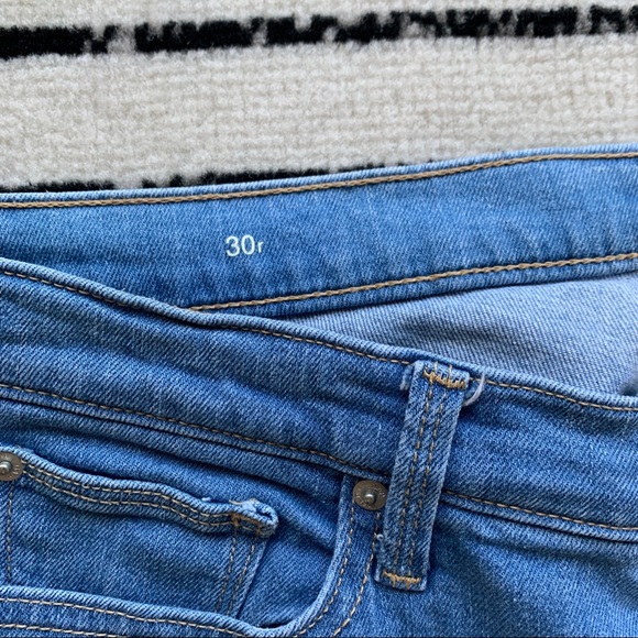 GAP • Straight Leg Jeans - Picture 4 of 4